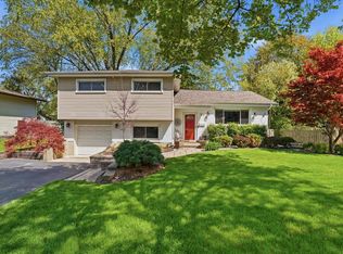 758 7th Ave, Libertyville, IL 60048