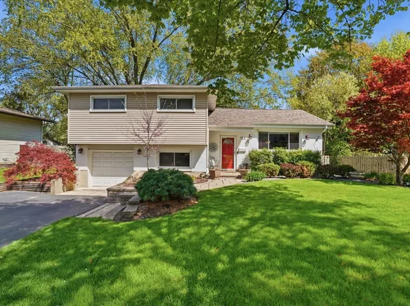 758 7th Ave, Libertyville, IL 60048