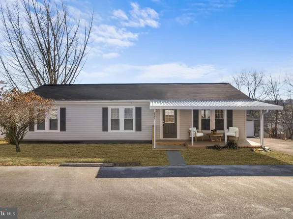 807 Holly Dr, Green Lane, PA 18054