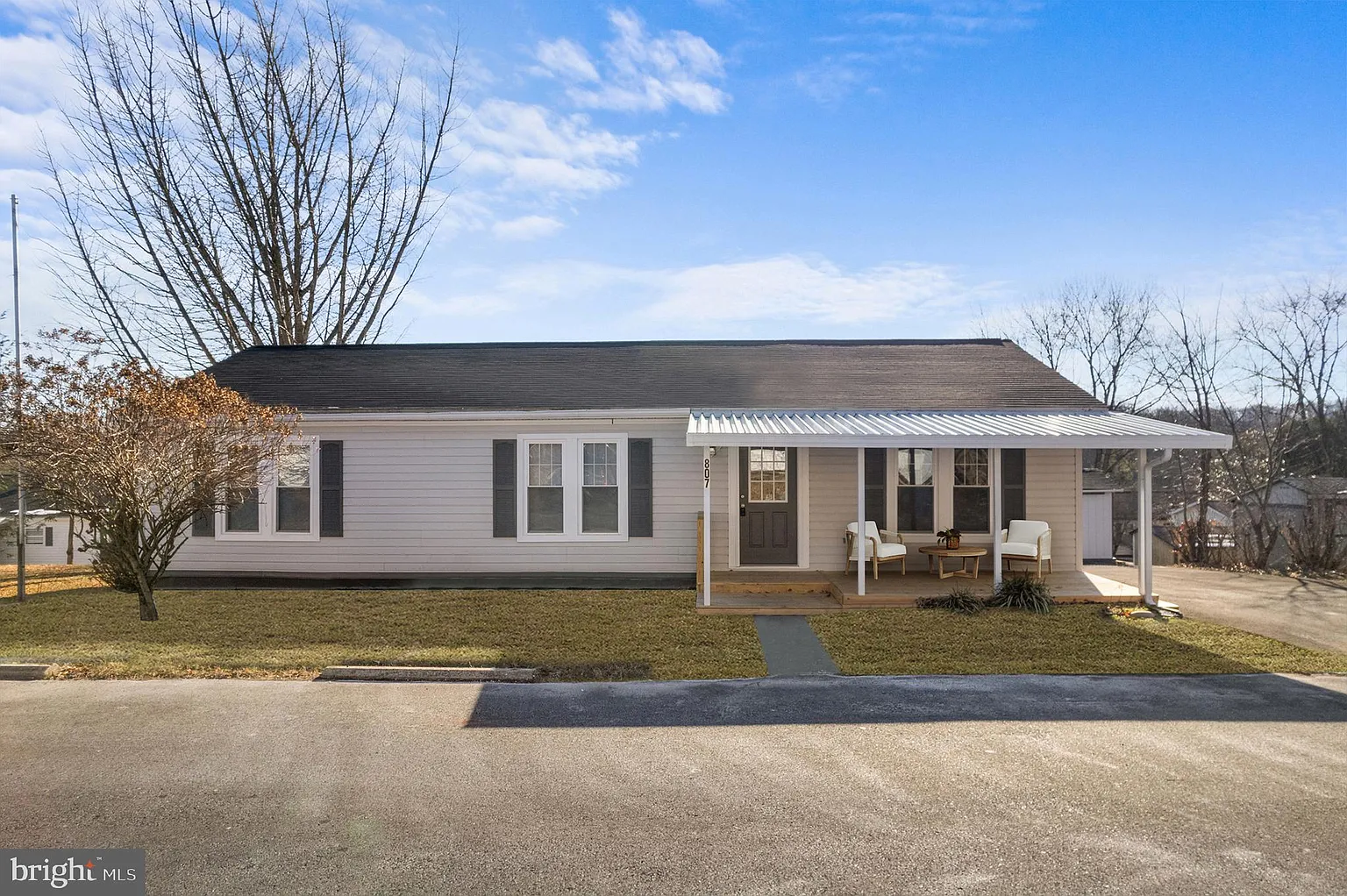 807 Holly Dr photo 1