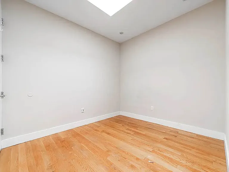 1098 De Kalb Ave #2R — Photo 6