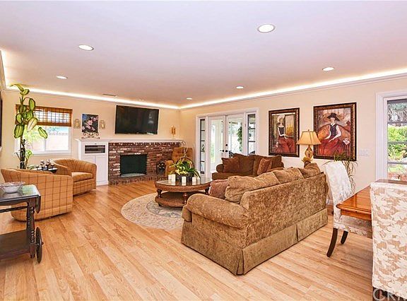 Large living area with indirect lighting embedded in the crown molding ~ a beautiful accent to brigh