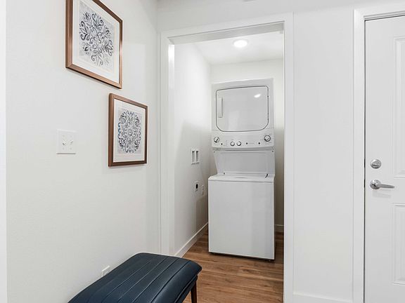 4th image of 7428 S Bell St Unit 203