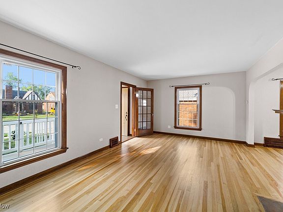 4th image of 16700 Woodbury Ave