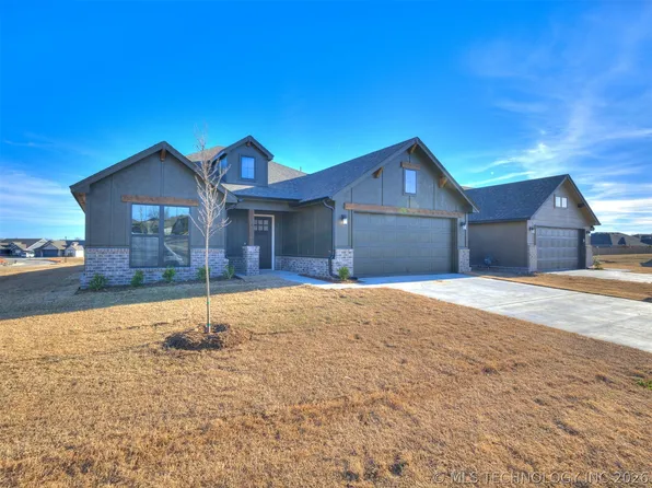 7514 E 90th Pl, Owasso, OK 74055