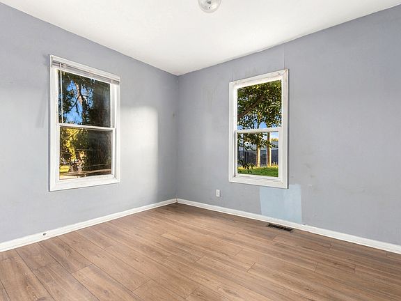 5th image of 412 Oneida St