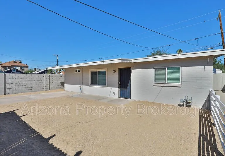 1538 E Pierce St #B — Photo 3