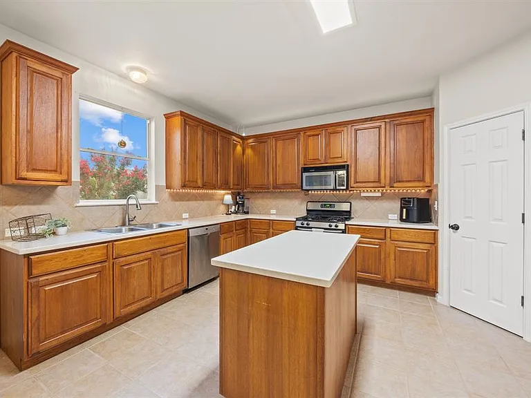 2306 Caprock Pl — Photo 7