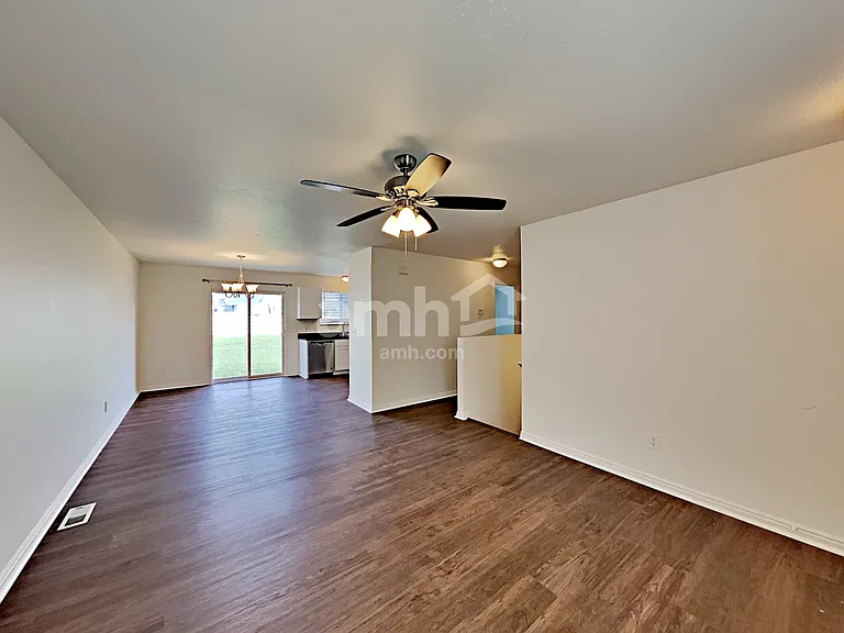 4384 N Maple Dr — Photo 8