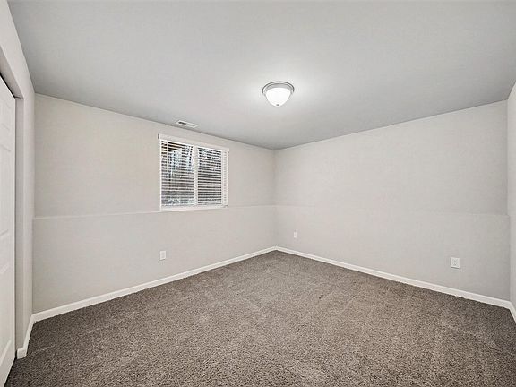 4th image of 2520 Woodridge Dr