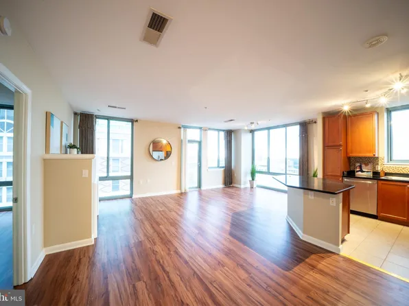 851 N Glebe Rd APT 2005, Arlington, VA 22203
