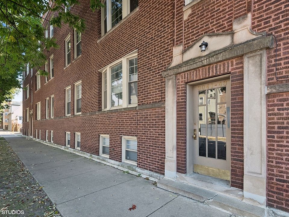 1st image of 3043 W Belle Plaine Ave #1