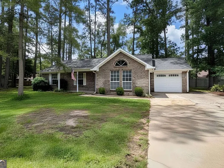 108 Crestwood Ct — Photo 2