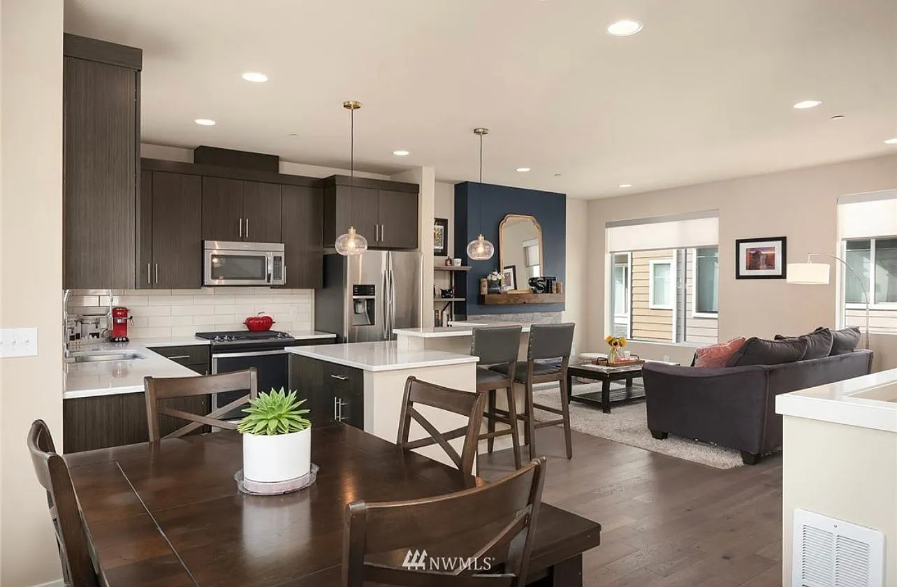 2 bed, 1368 sqft, $3,350 — Photo 3