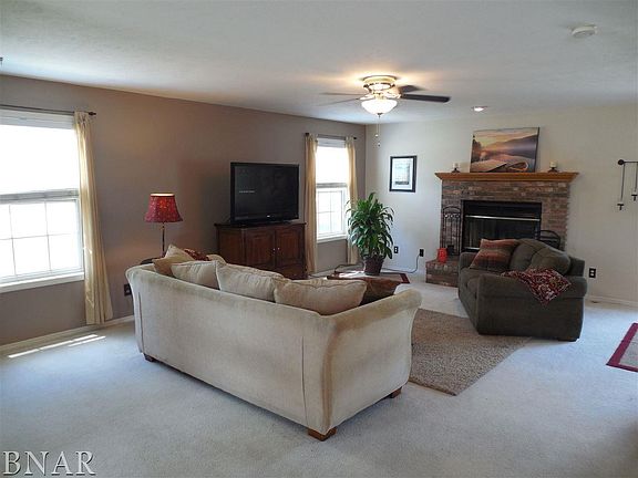 2nd image of 601 Park Ct
