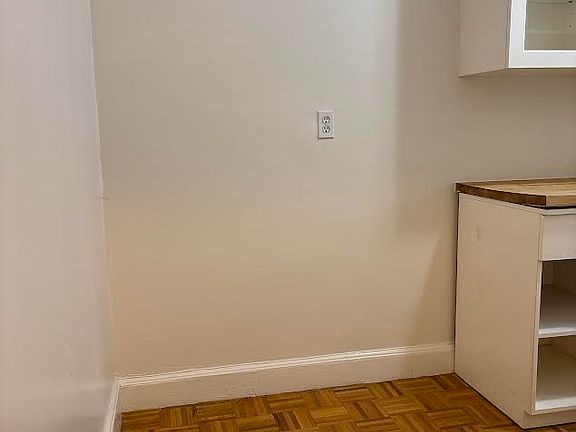 4th image of 408 E 65th St APT 1F