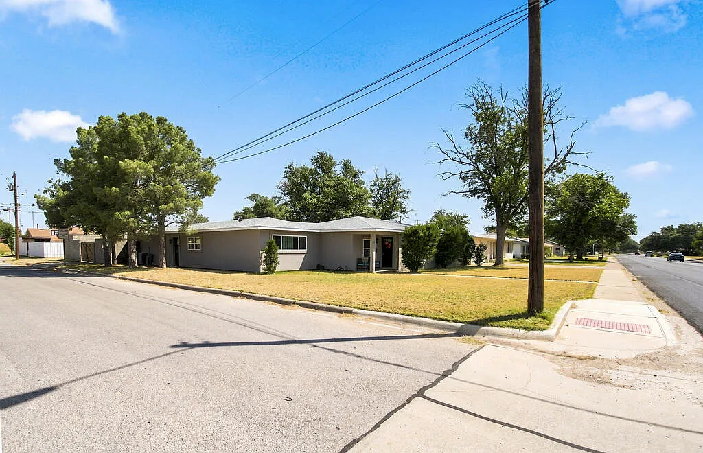 4 bed, 3.0 bath, 2289 sqft, $3,500 — Photo 4
