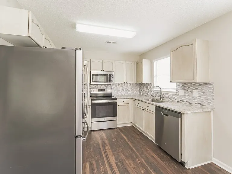 1038 Counselors Dr — Photo 6