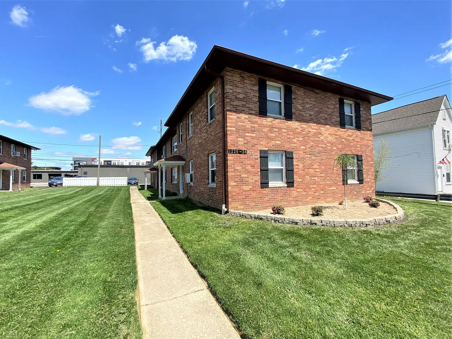 1 Bedroom ~ Grandview Area — Photo 3