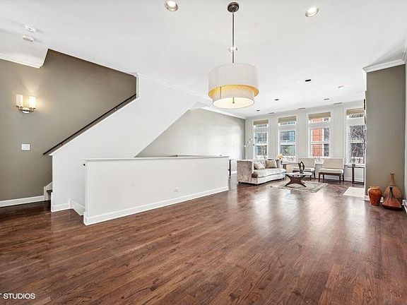3rd image of 349 W Superior St #2