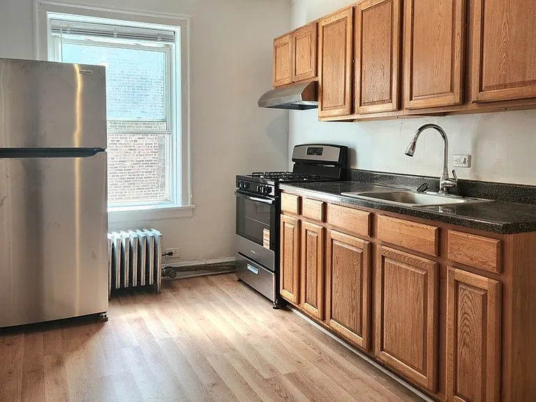3057 W Argyle St #2 — Photo 9
