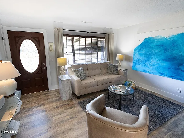314 Greenview Dr — Photo 4