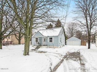 440 W Hile Rd, Norton Shores, MI 49441