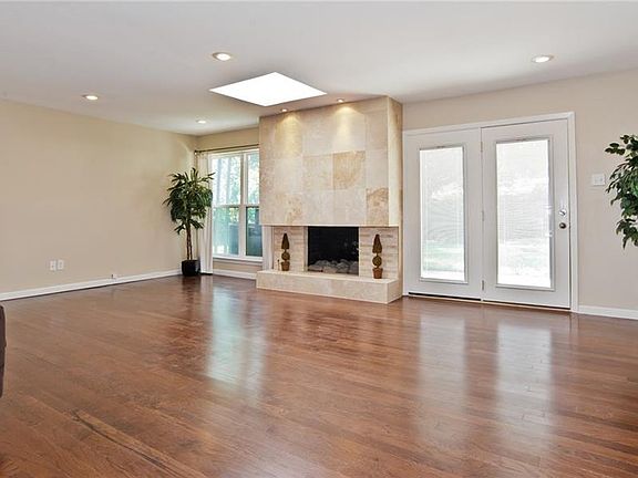 4th image of 1605 British Blvd