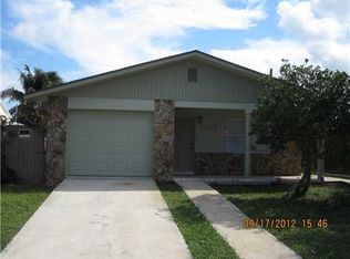 1605 N 17th Ln, Lake Worth, FL 33463