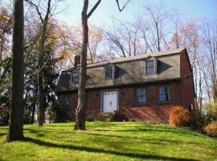 9 Camden Dr, Pittsburgh, PA 15215