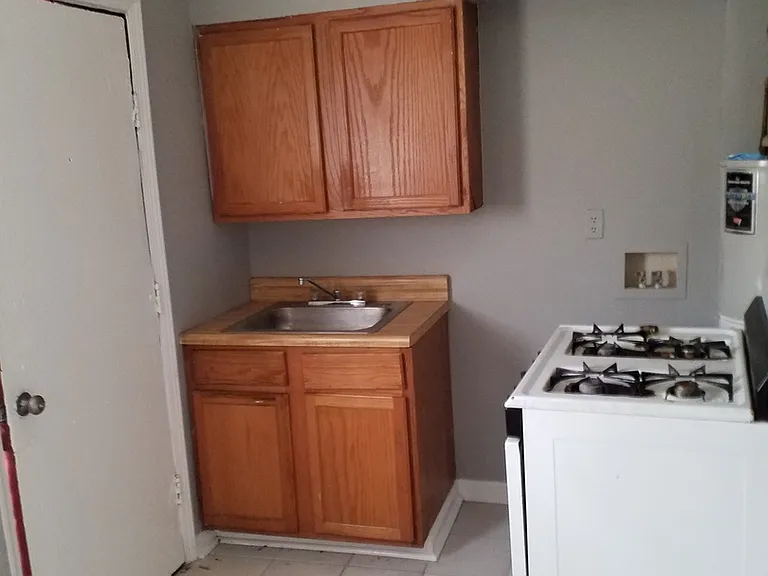 1160 Springdale St — Photo 2