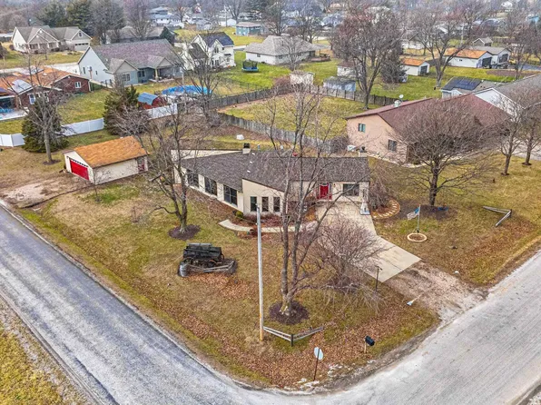 12 Pheasant Run, Lincoln, IL 62656