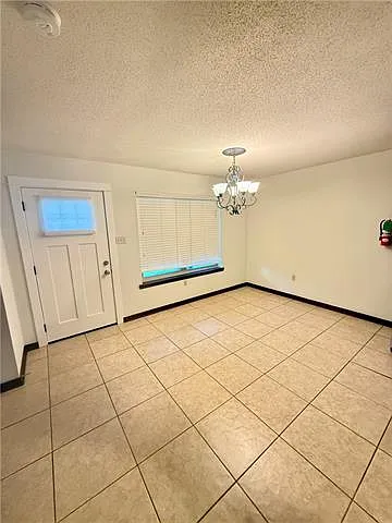 704 Heavens Dr #C — Photo 4