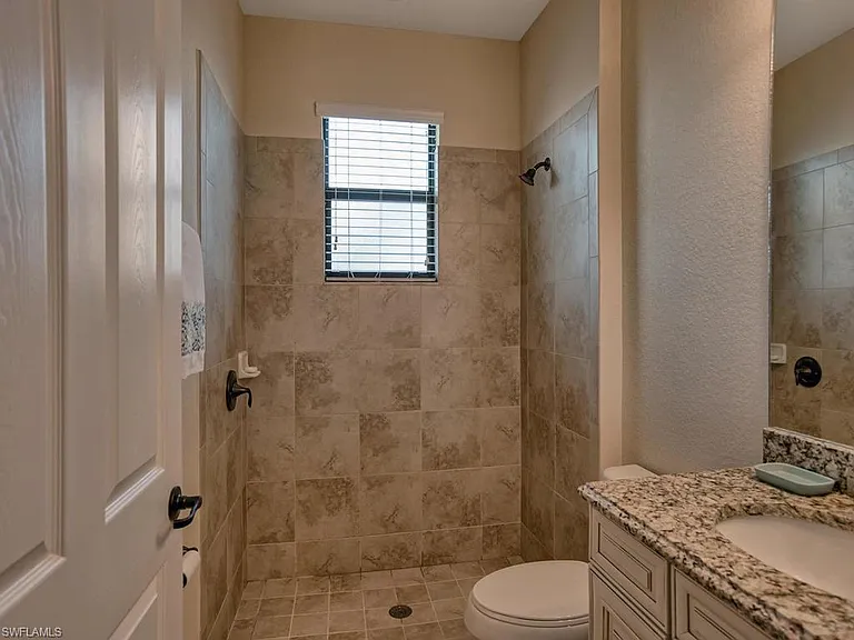 2850 Aviamar Cir — Photo 18
