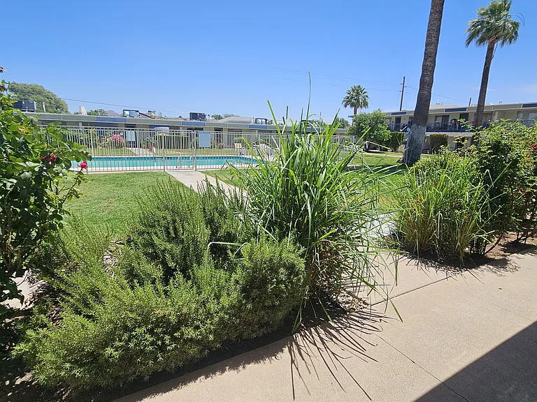 1939 E Missouri Ave #9 — Photo 34