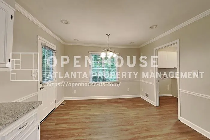 2052 Sumter Ct — Photo 8
