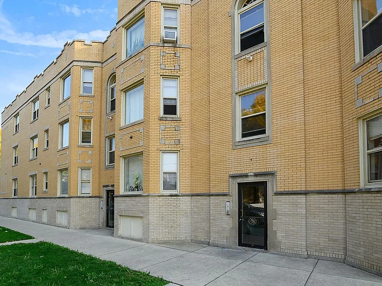 60th/Troy — Photo 11