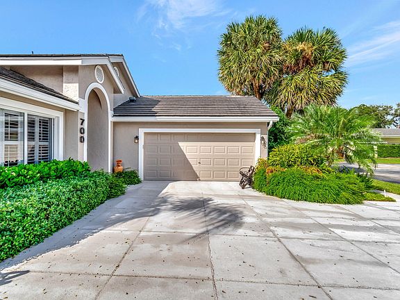 2nd image of 700 Clearbrook Park Circle