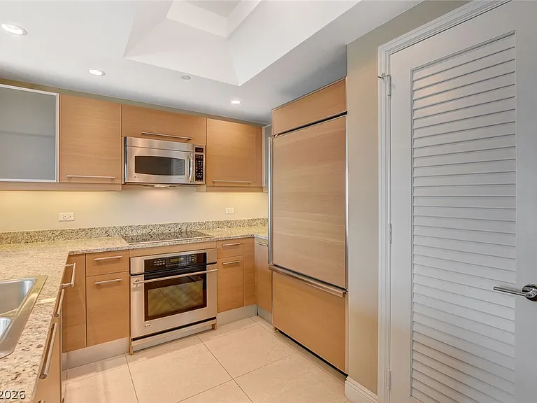 222 Karen Ave #1705 — Photo 5
