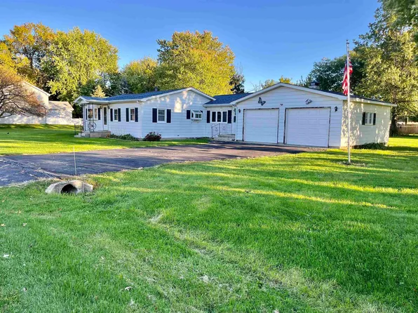 140 E Grove St, Capron, IL 61012