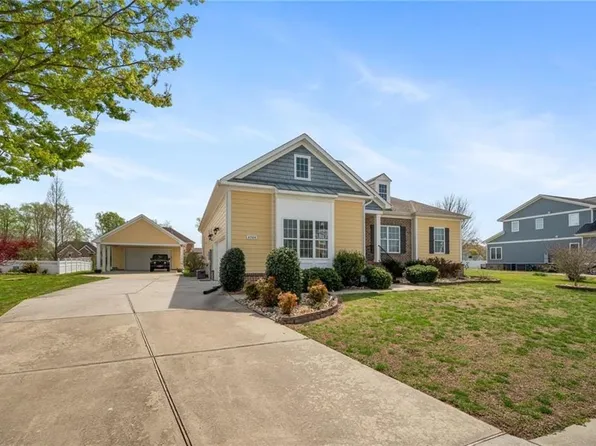 4304 Edgewater Ln, Suffolk, VA 23435