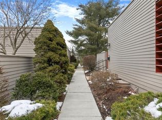63 Charlton Hill Rd, Hamden, CT 06518