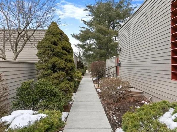 63 Charlton Hill Road #63, Hamden, CT 06518