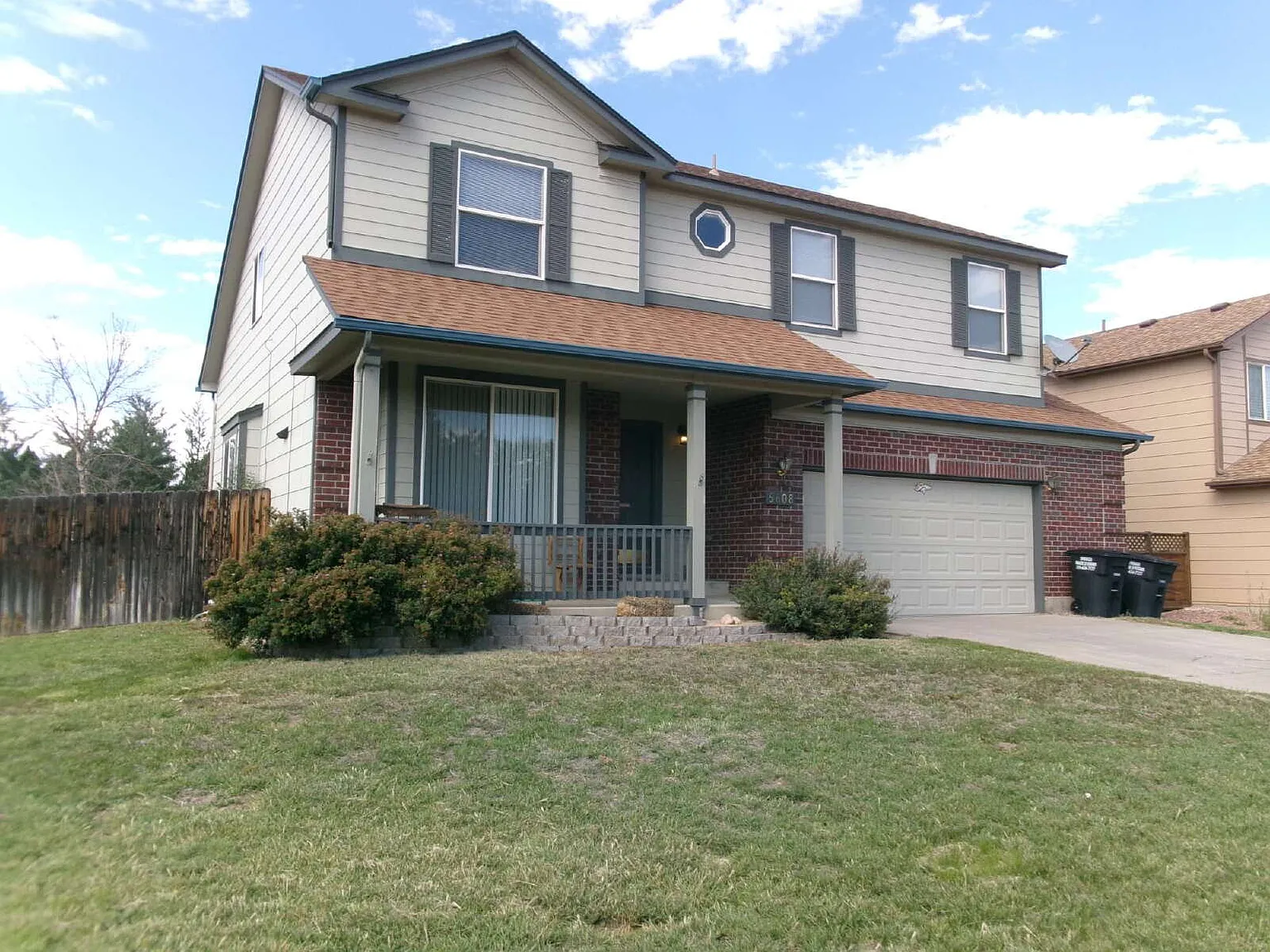 3 bed, 2.5 bath, 2298 sqft, $2,245 — Photo 2