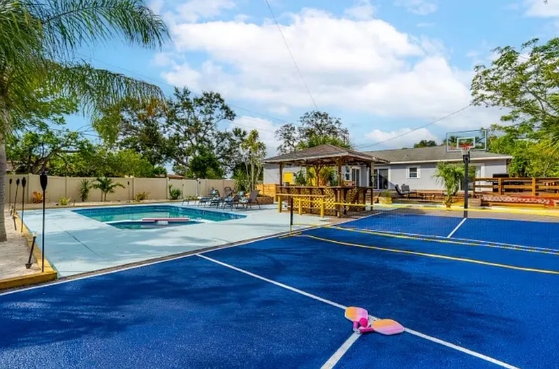 3 bed, 2.0 bath, 1588 sqft, $4,750 — Photo 3
