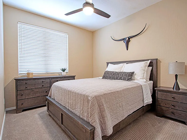 2144 W Olive Way — Photo 9