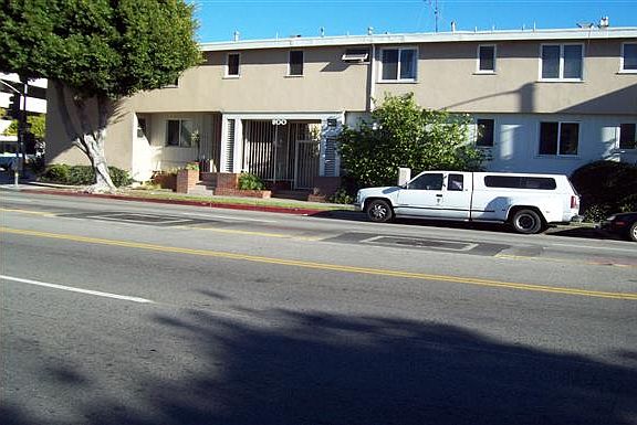 2nd image of 800 S Fairfax Ave APT 9