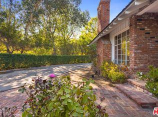 19471 Rosita St, Tarzana, CA 91356