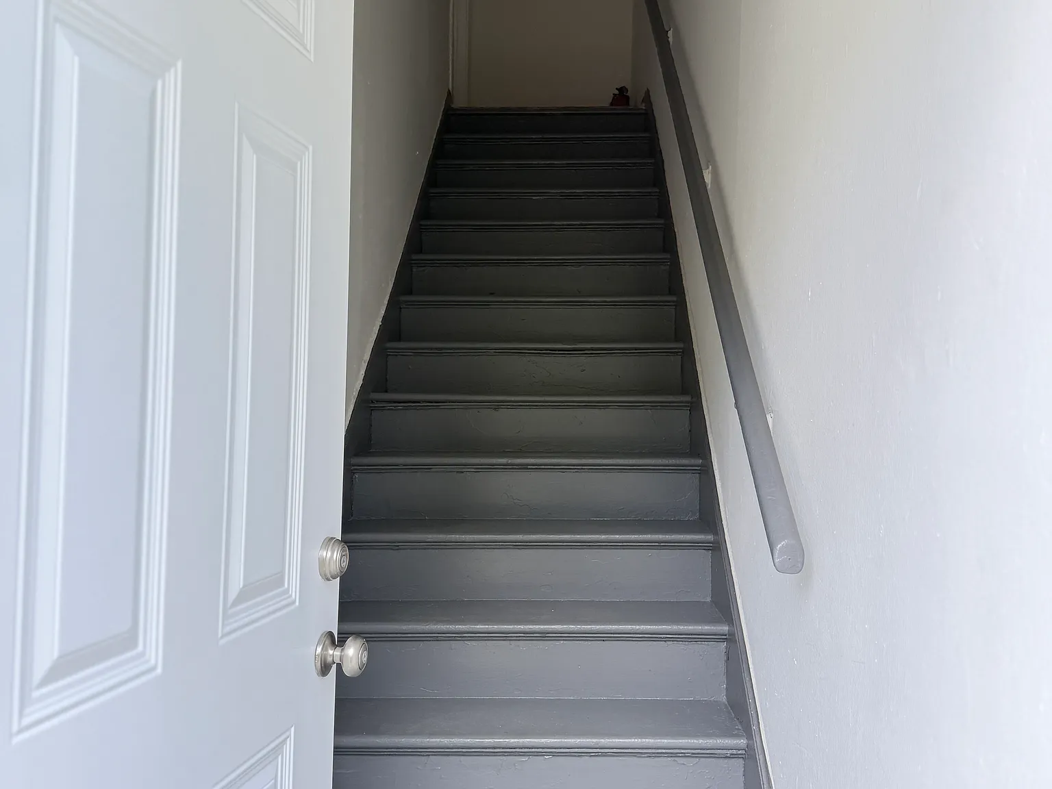 2 bed, 702 sqft, $1,200 — Photo 2
