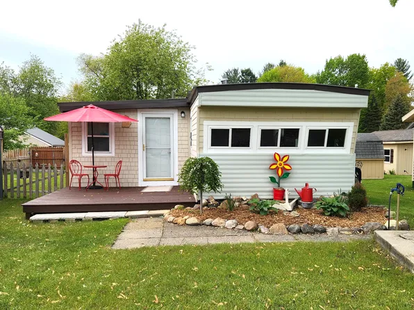 10438 Hunters Trl, Lake, MI 48632